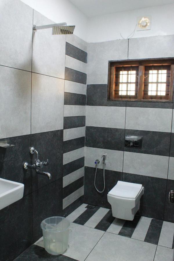 The Mountcourt Hotel Munnar Esterno foto
