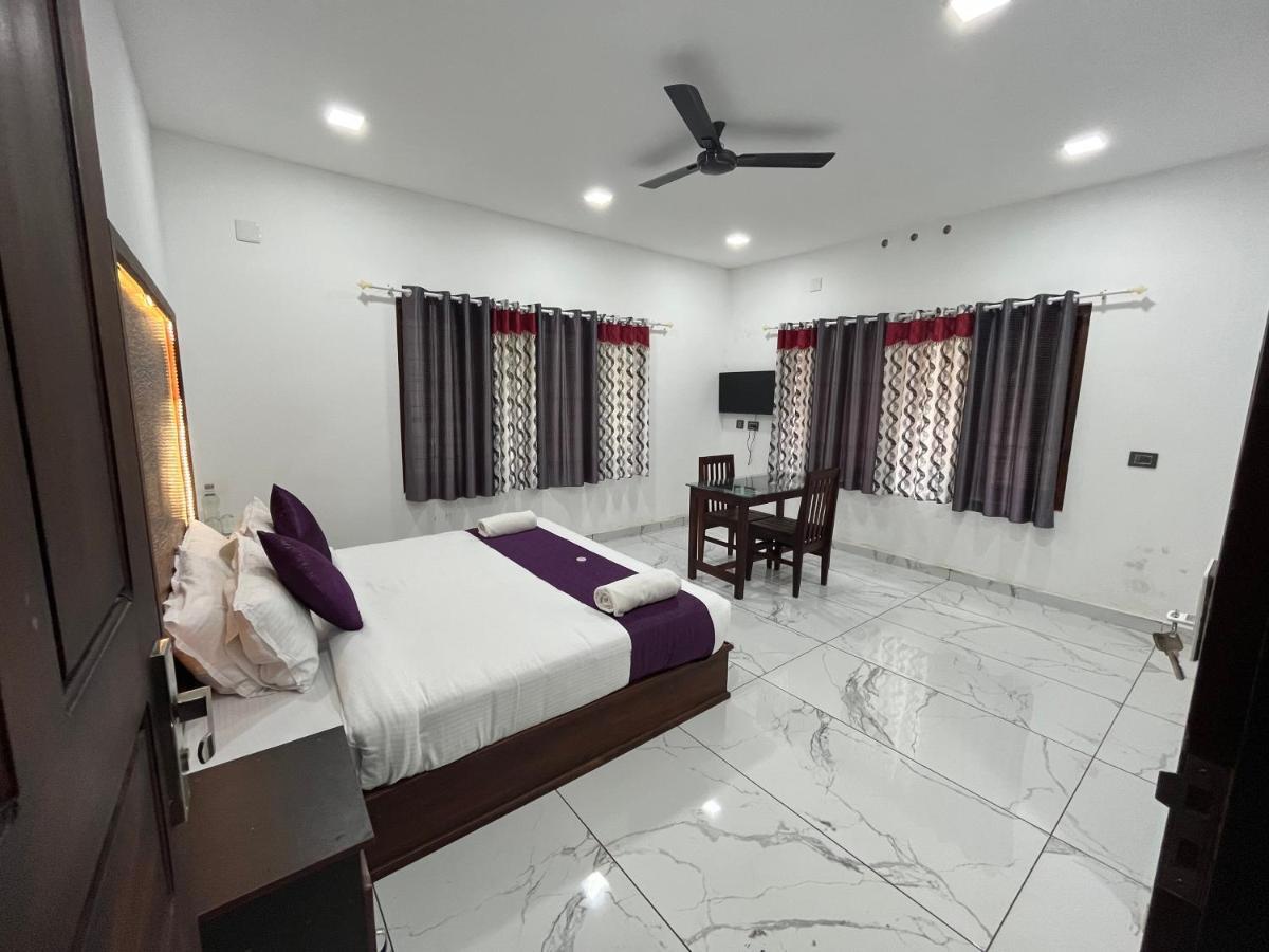 The Mountcourt Hotel Munnar Esterno foto