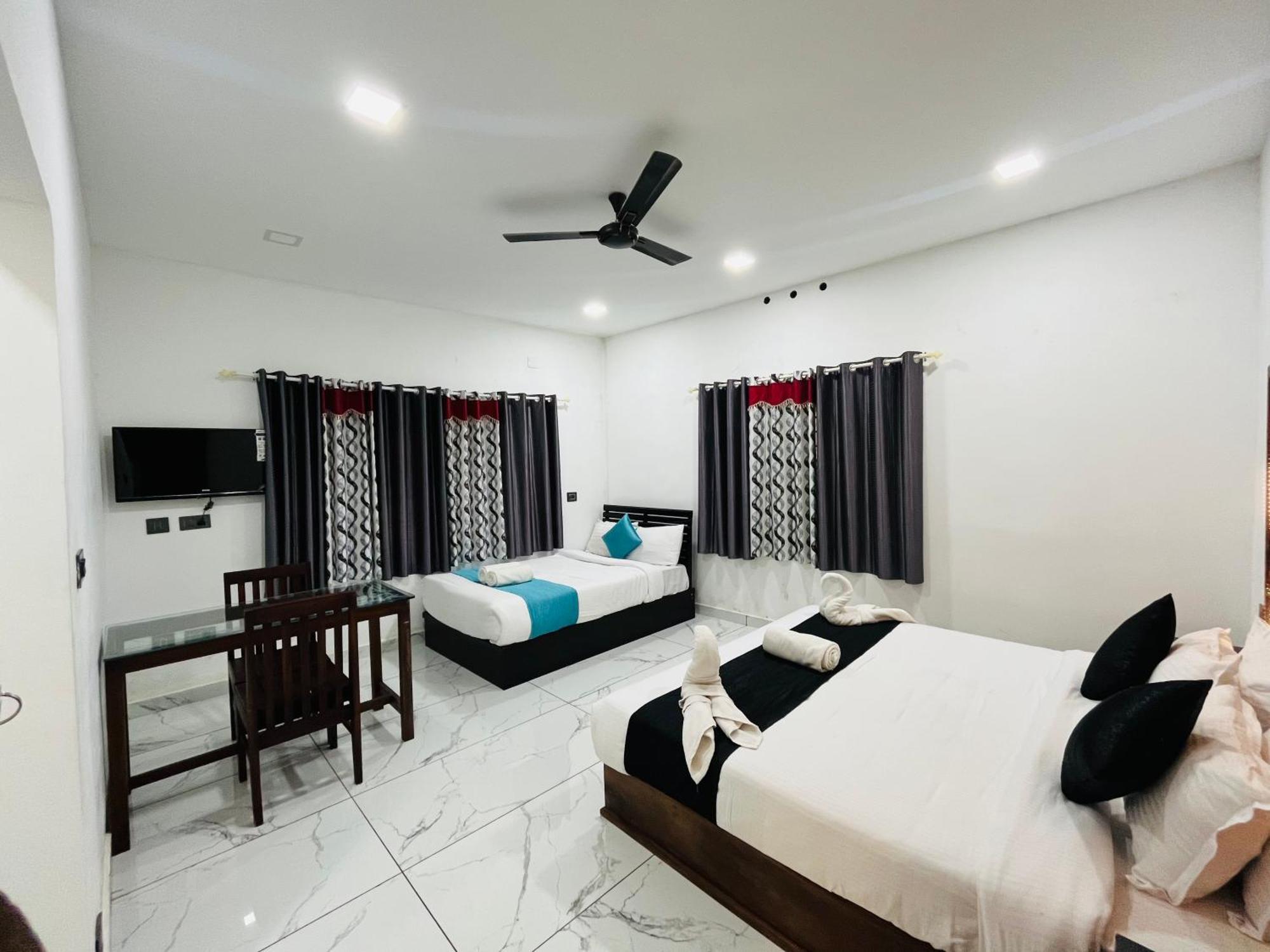 The Mountcourt Hotel Munnar Esterno foto