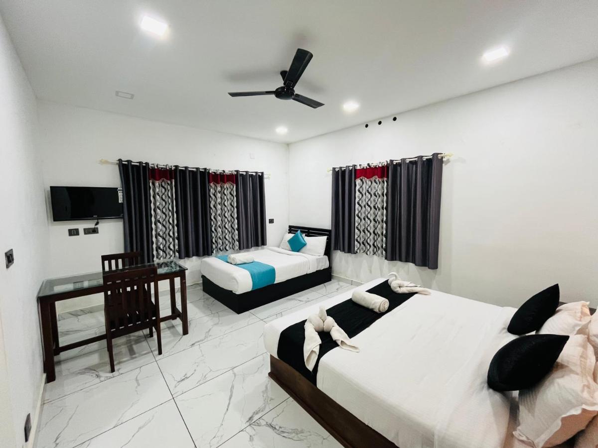 The Mountcourt Hotel Munnar Esterno foto